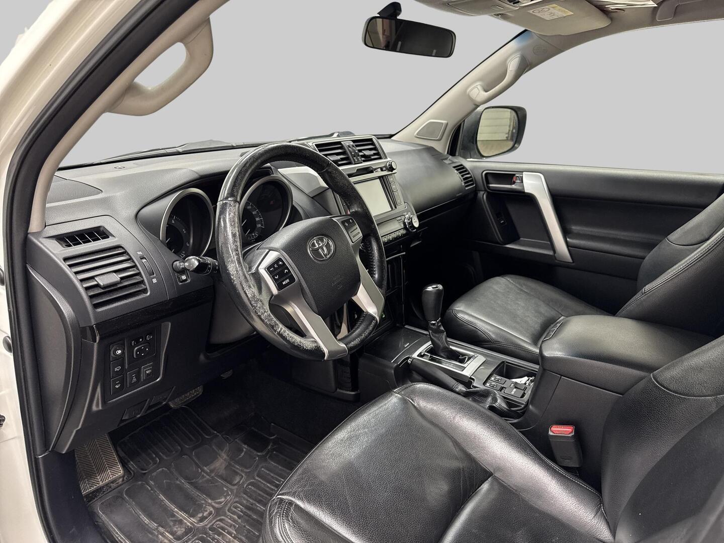 TOYOTA LAND CRUISER 2014