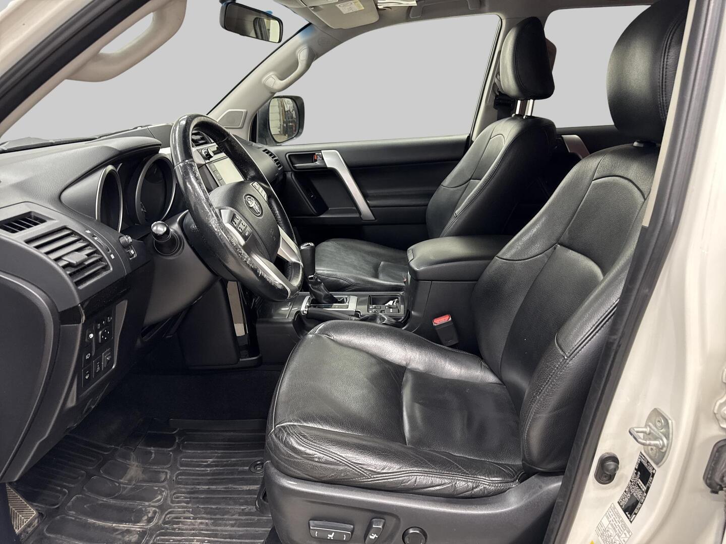 TOYOTA LAND CRUISER 2014