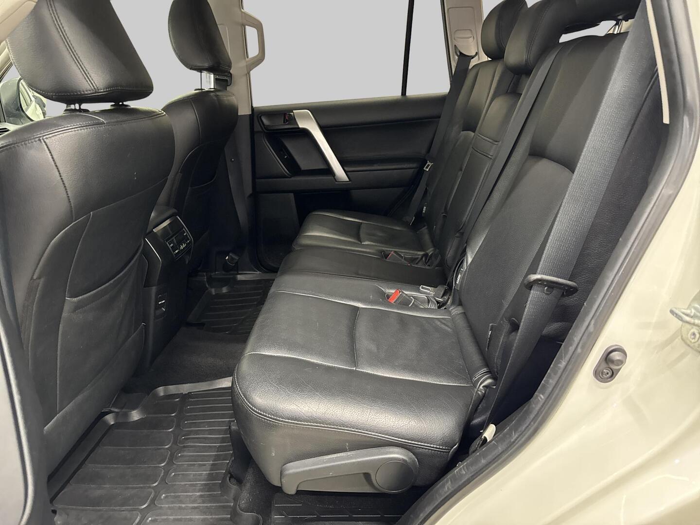 TOYOTA LAND CRUISER 2014