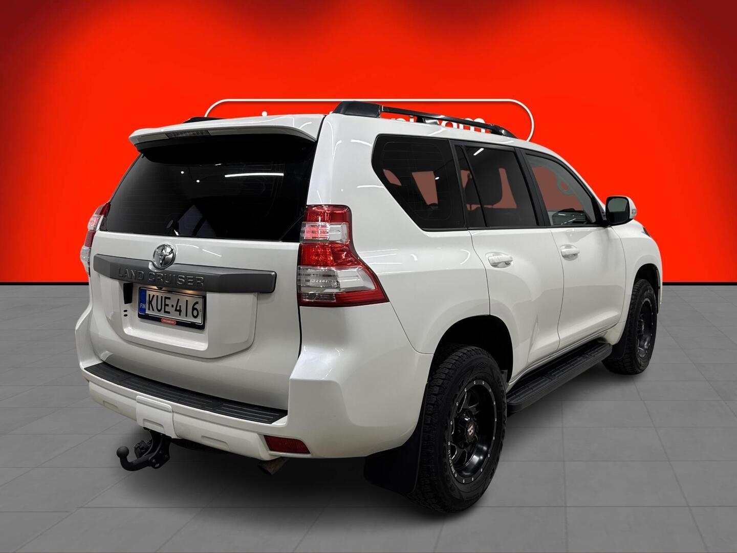 TOYOTA LAND CRUISER 2014