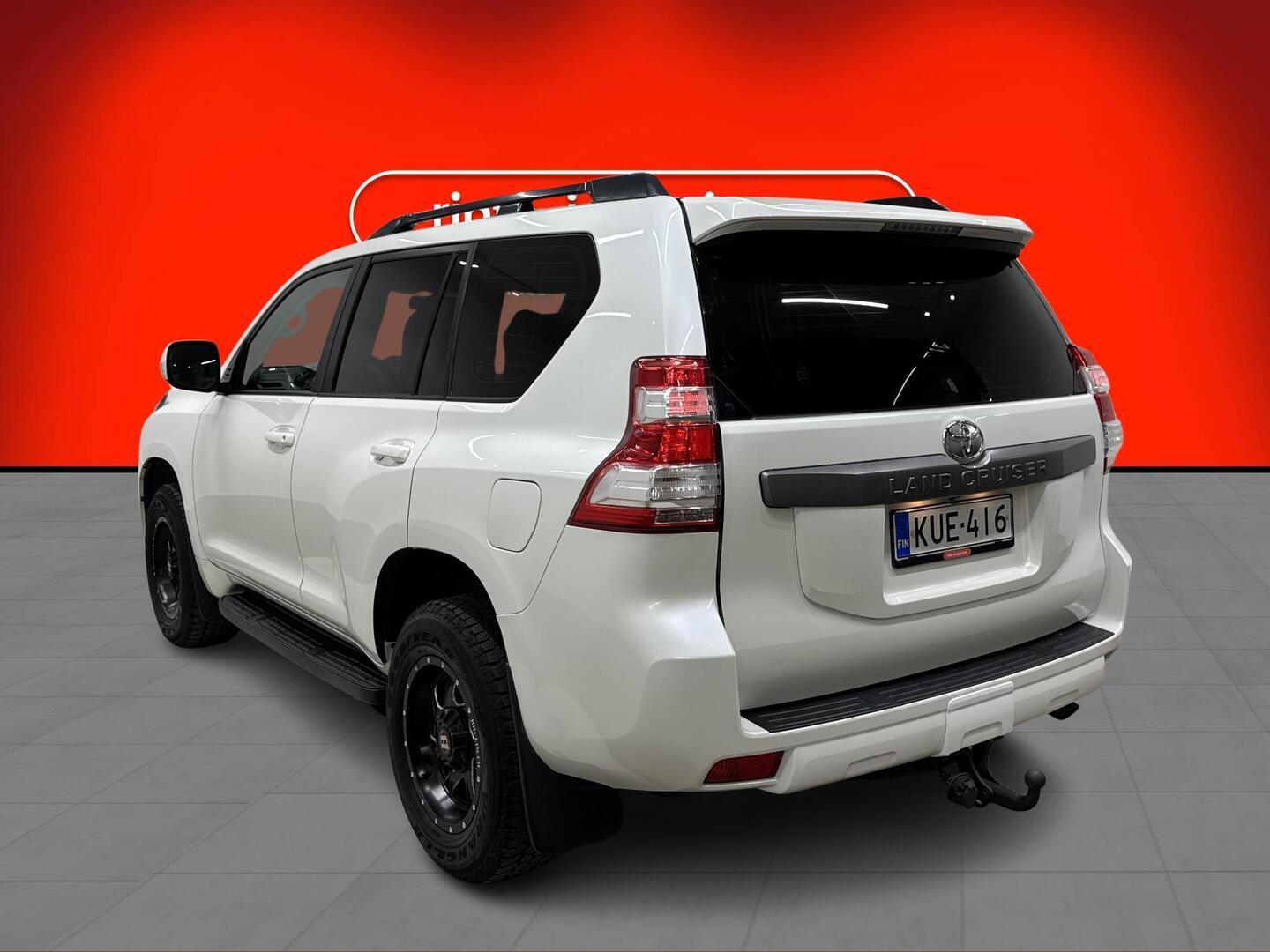 TOYOTA LAND CRUISER 2014