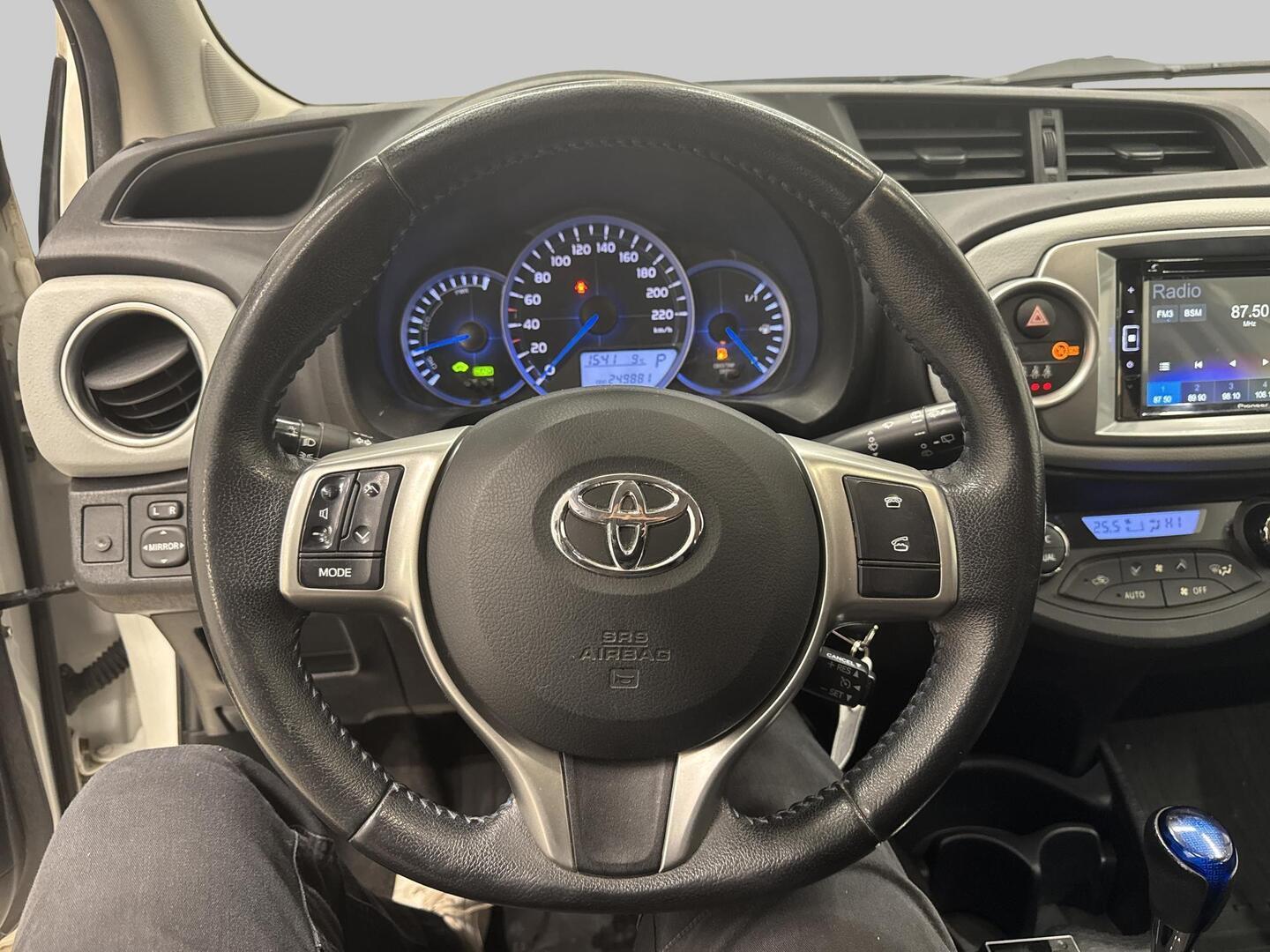 TOYOTA Yaris 2013