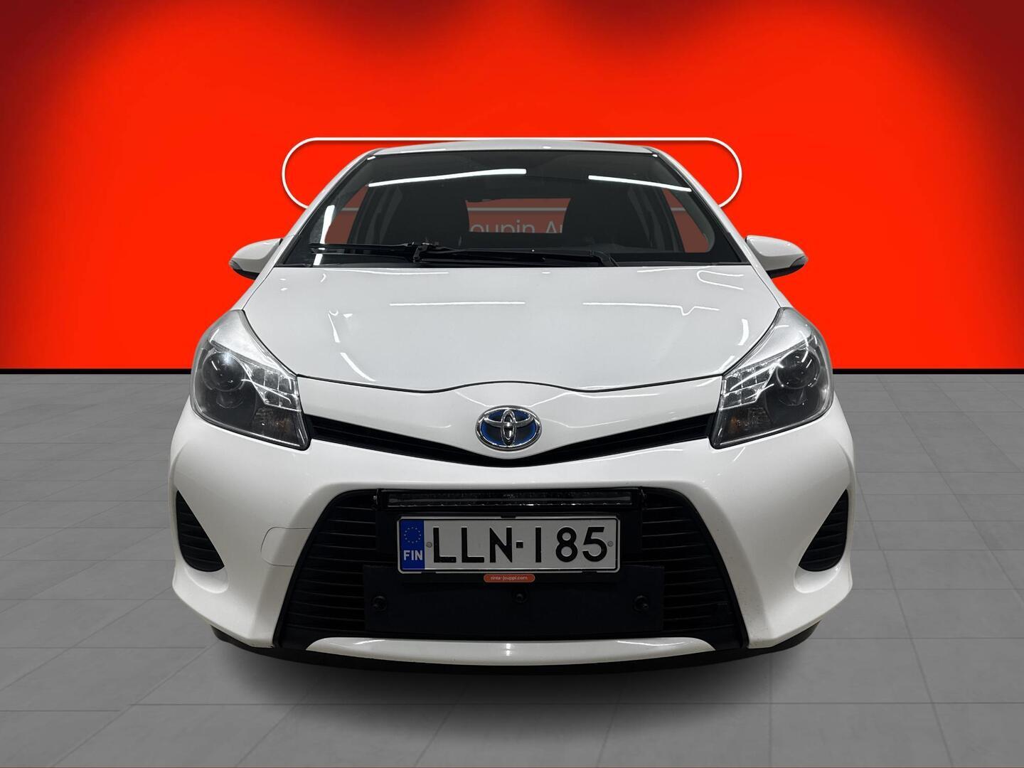 TOYOTA Yaris 2013