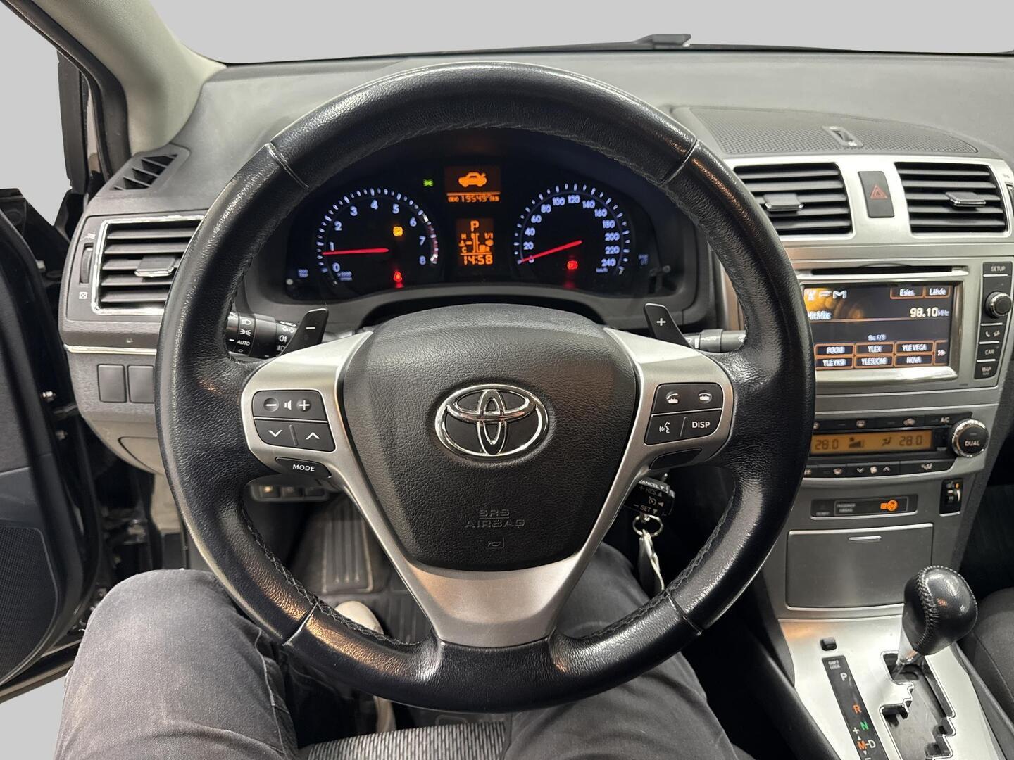 TOYOTA Avensis 2013