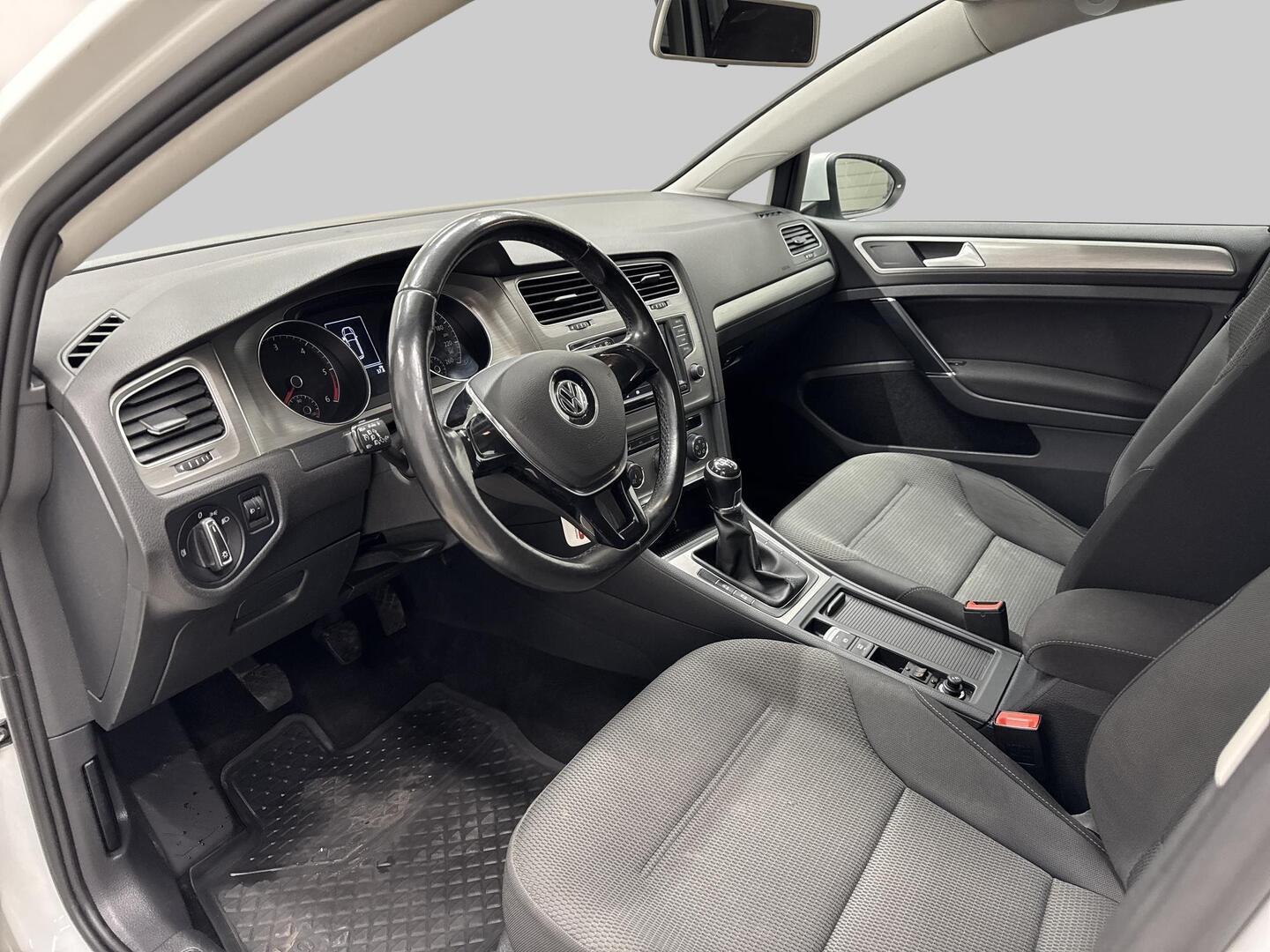 VOLKSWAGEN Golf 2015