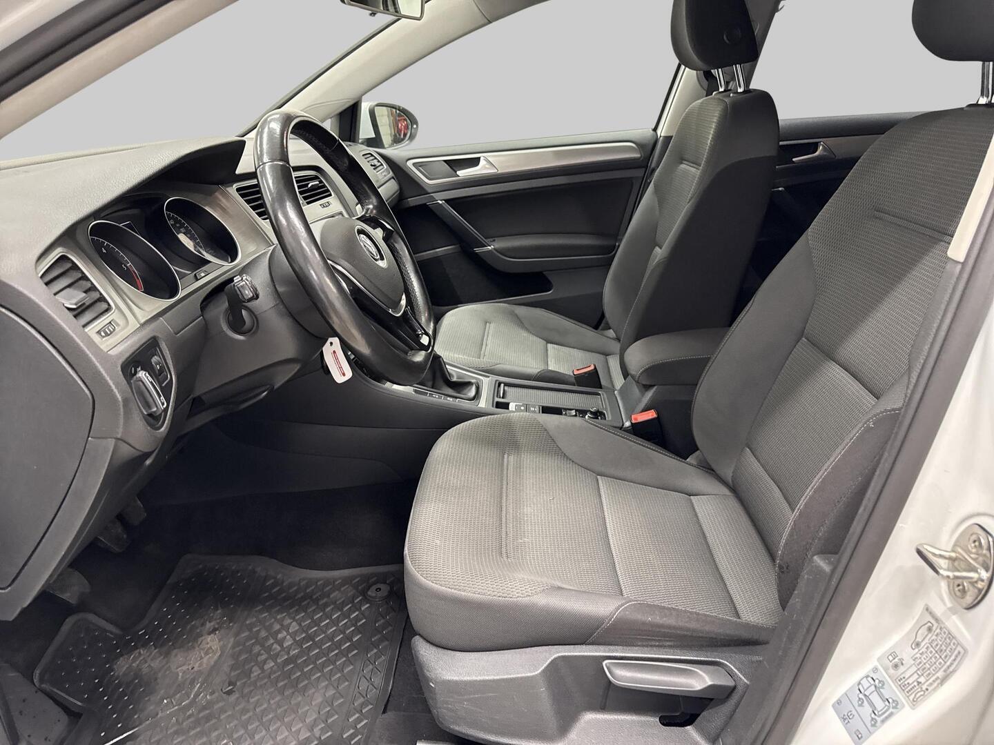 VOLKSWAGEN Golf 2015