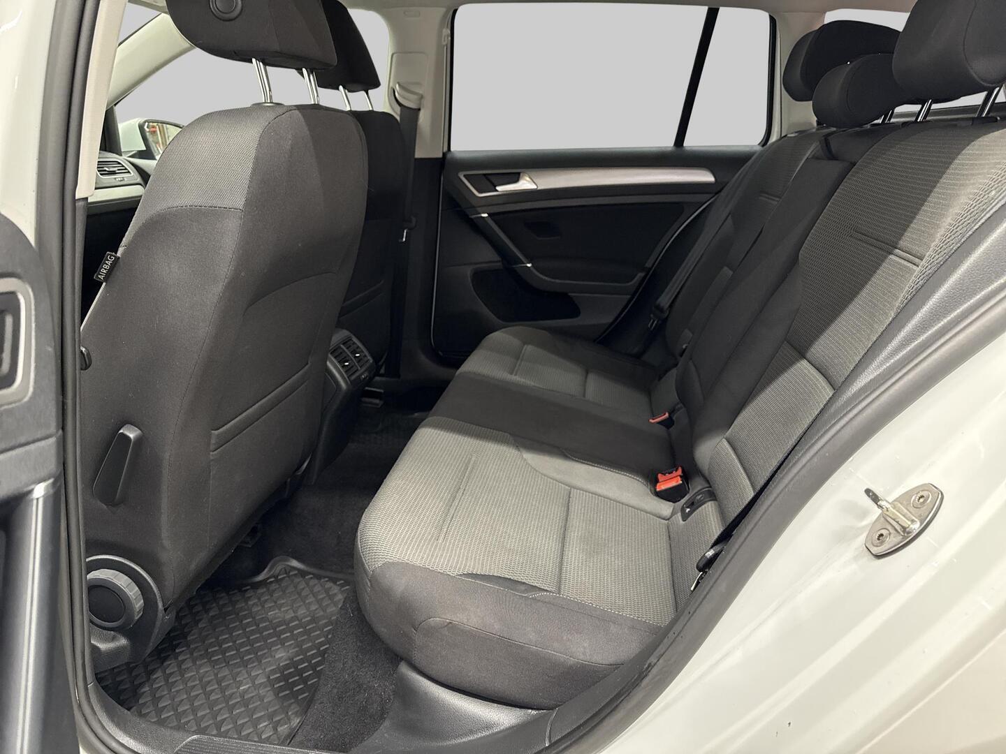 VOLKSWAGEN Golf 2015