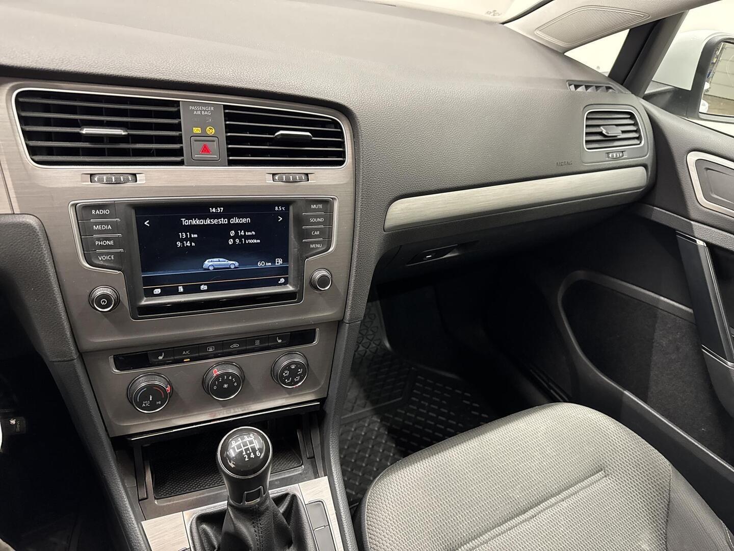 VOLKSWAGEN Golf 2015