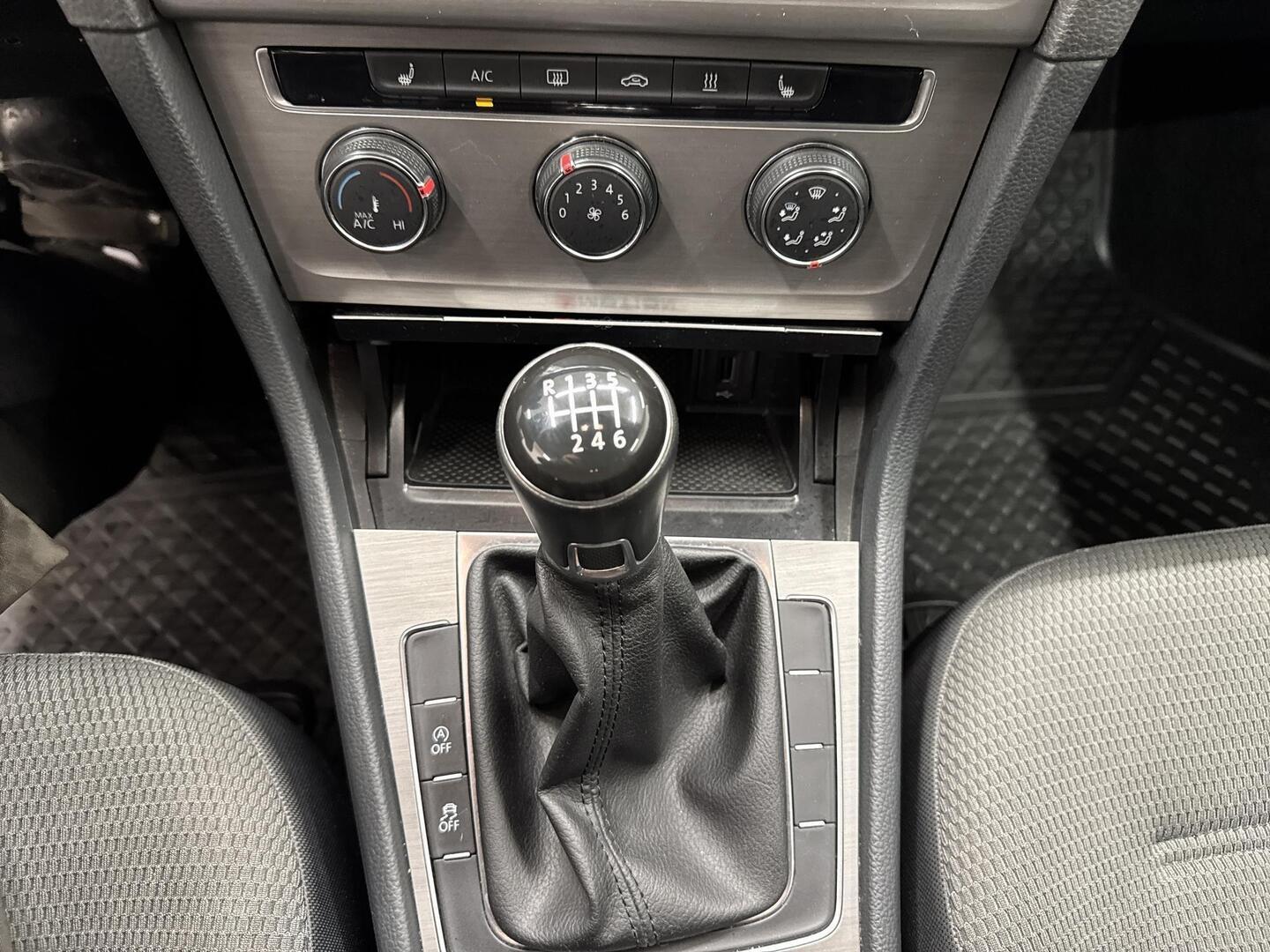 VOLKSWAGEN Golf 2015