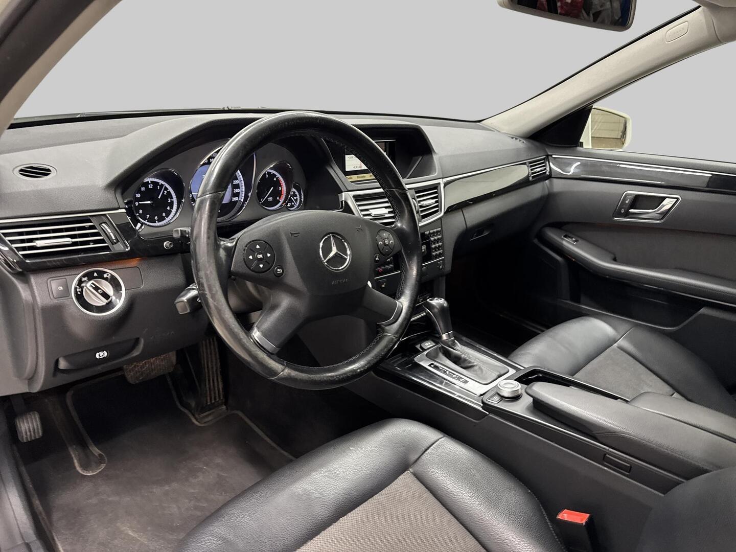 MERCEDES-BENZ E 2010