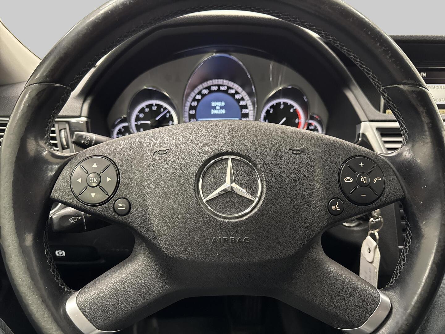 MERCEDES-BENZ E 2010