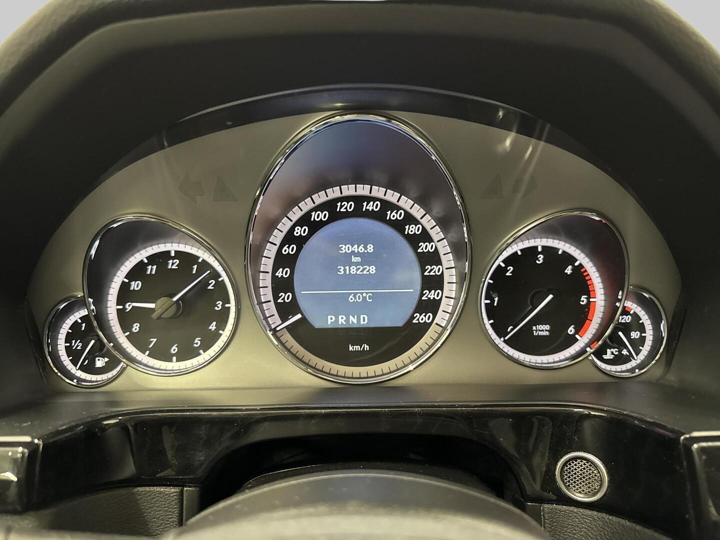 MERCEDES-BENZ E 2010