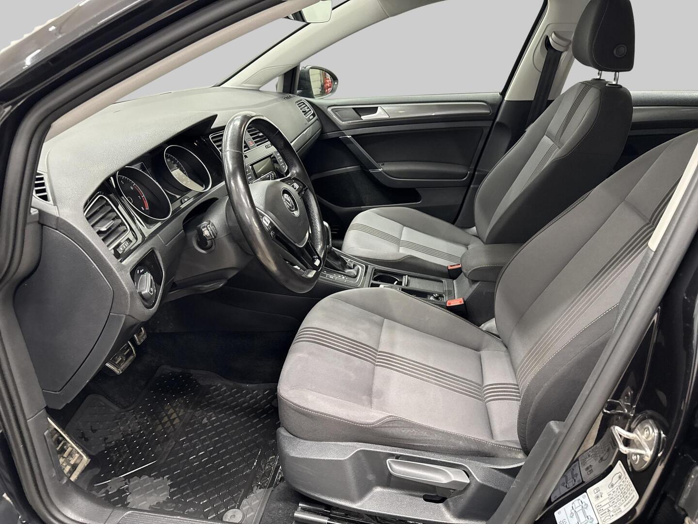 VOLKSWAGEN Golf 2017