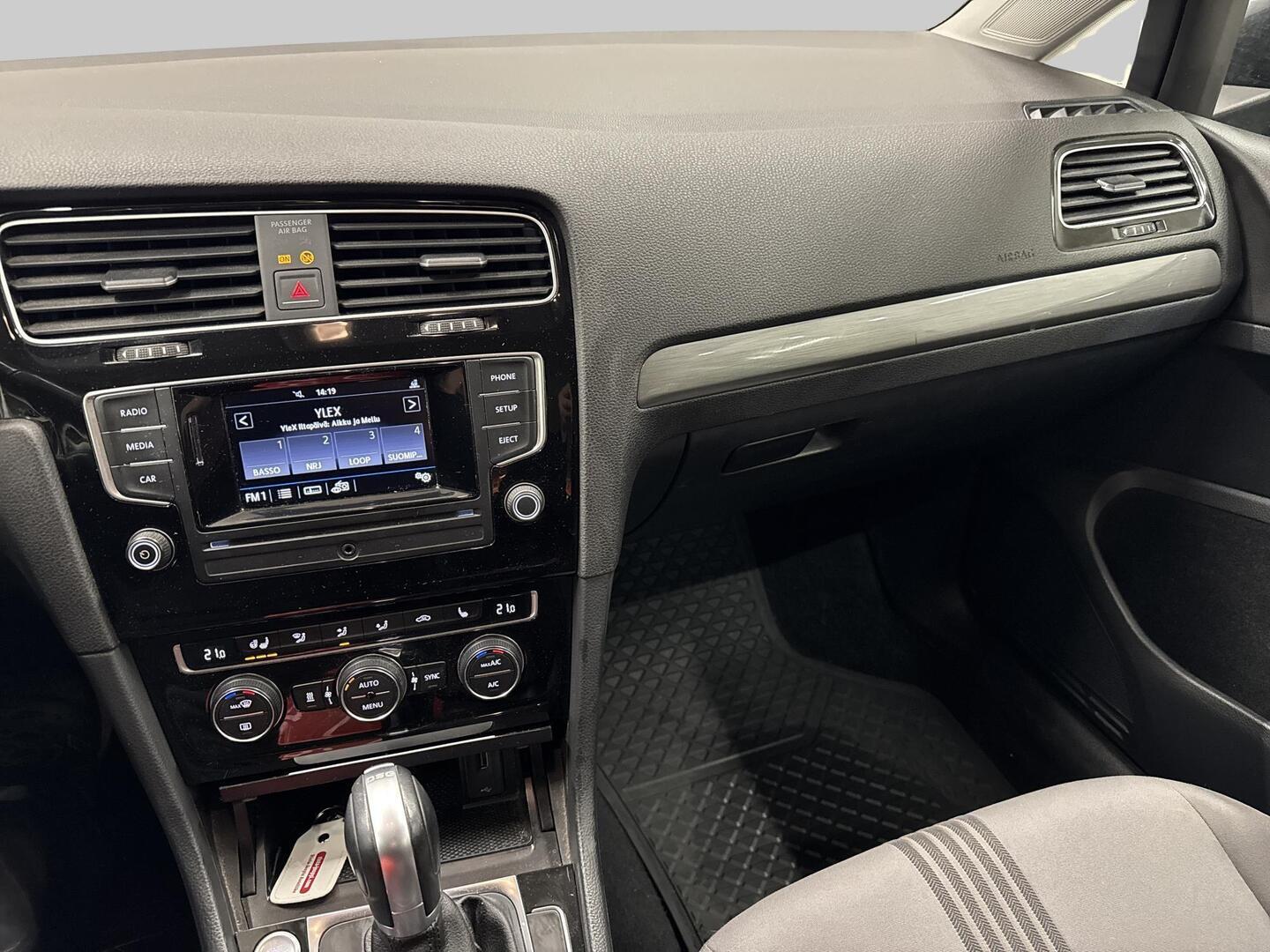 VOLKSWAGEN Golf 2017