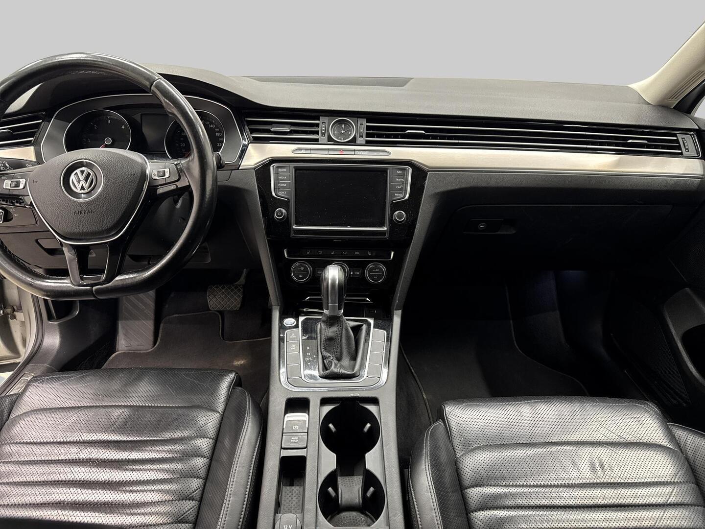 VOLKSWAGEN Passat 2016