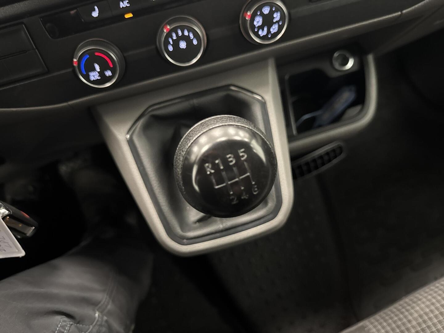 VOLKSWAGEN Transporter 2021