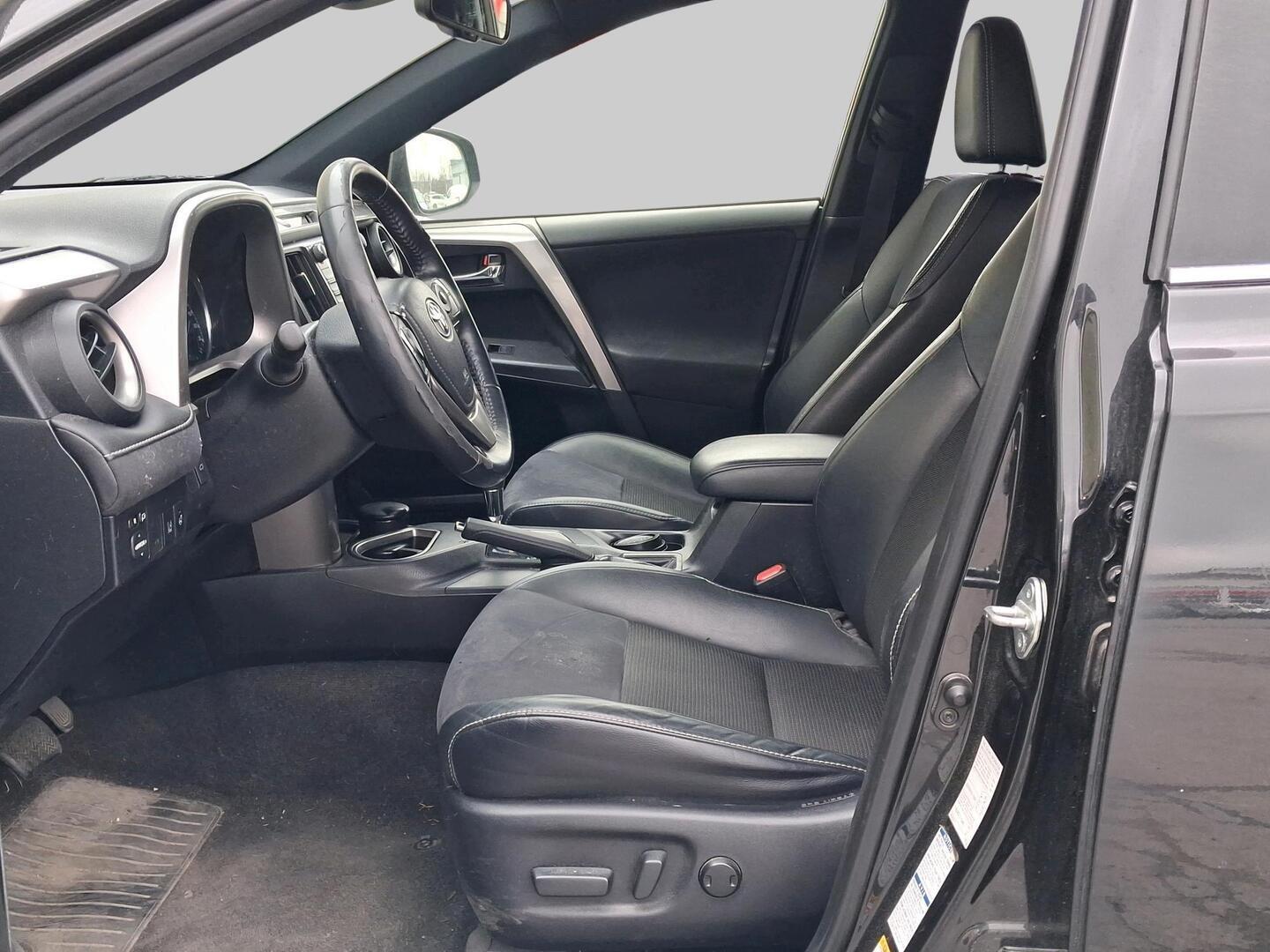 TOYOTA RAV4 2017