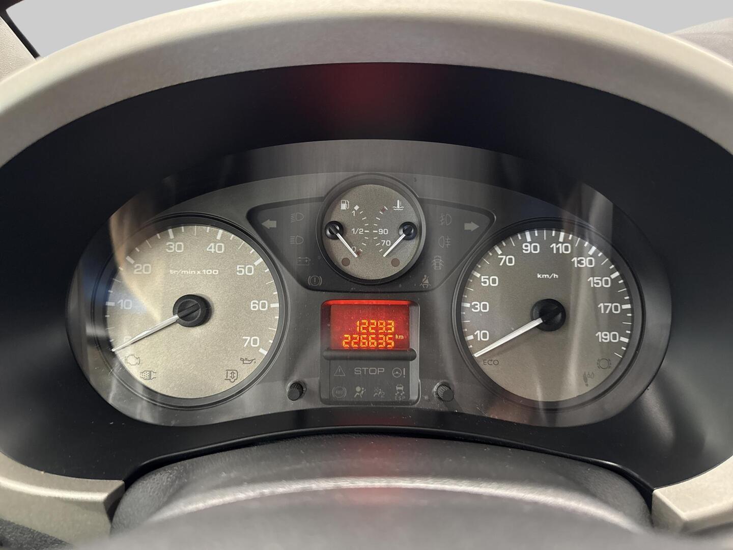 PEUGEOT Partner 2013