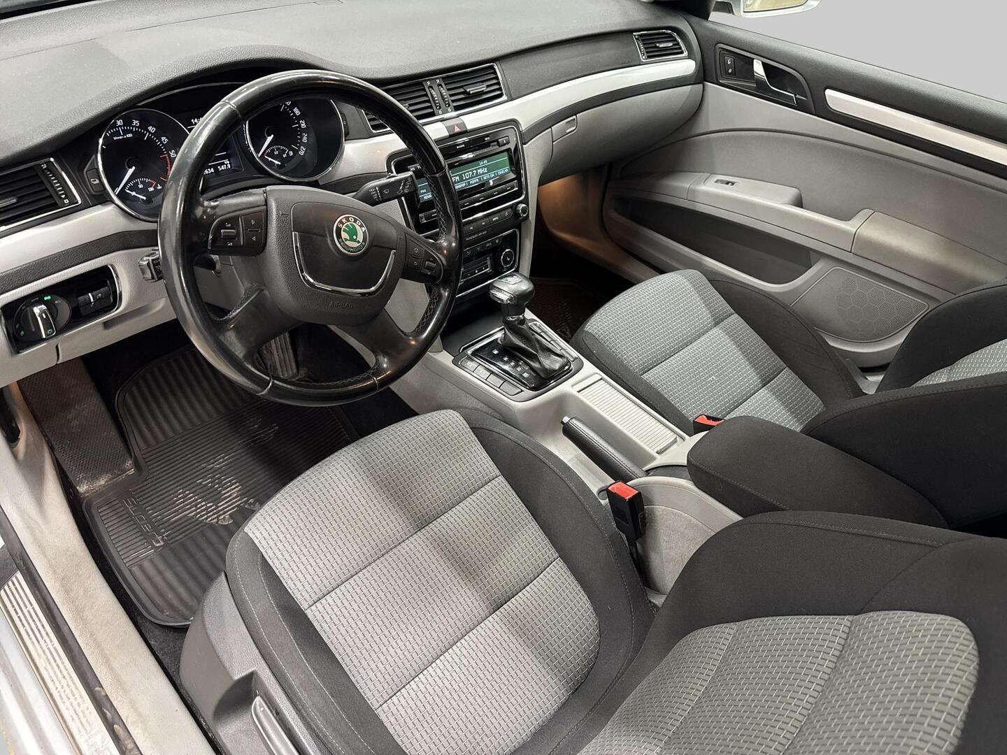 SKODA Superb 2011