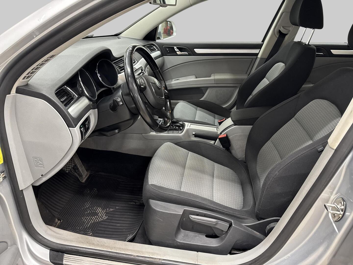 SKODA Superb 2011