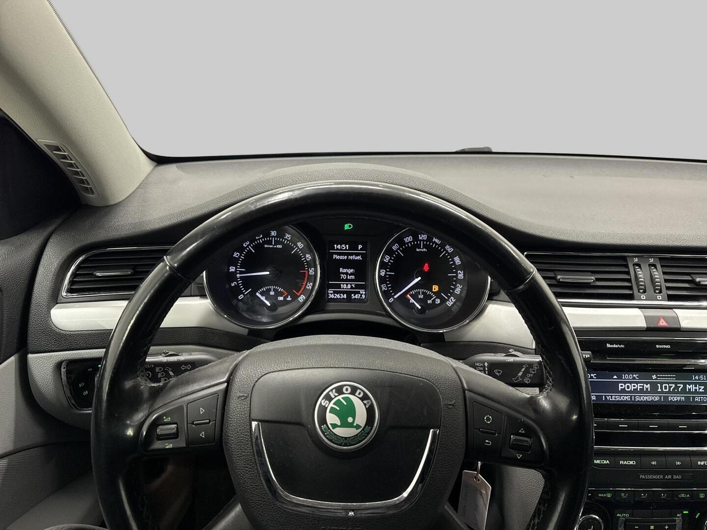 SKODA Superb 2011