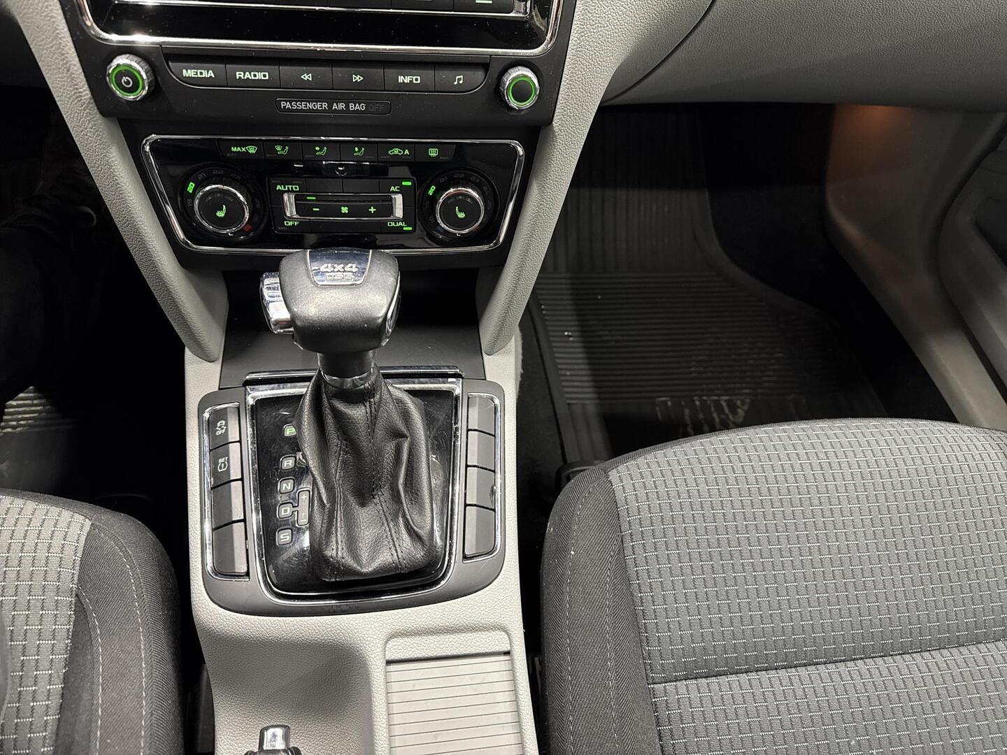 SKODA Superb 2011