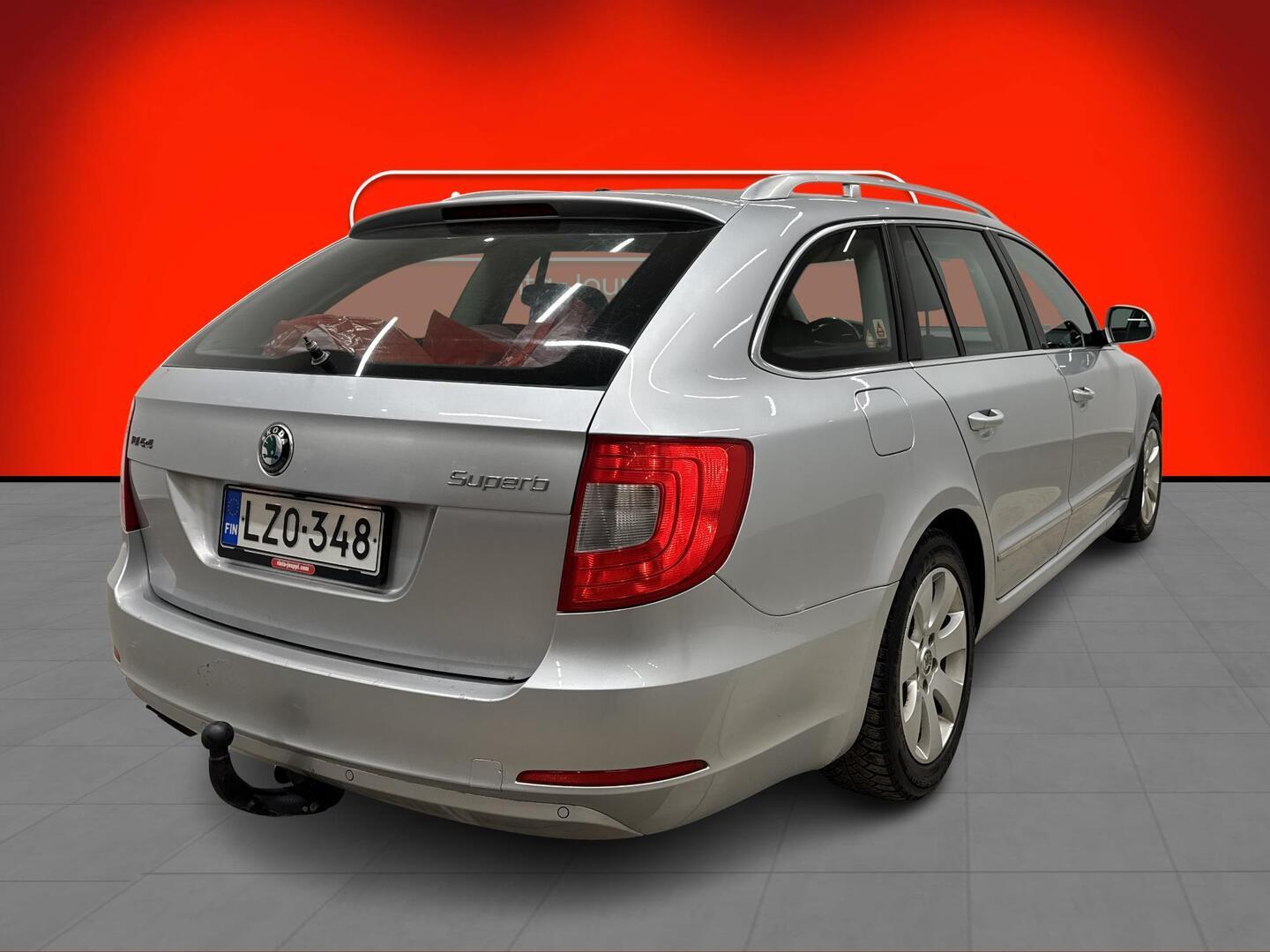 SKODA Superb 2011