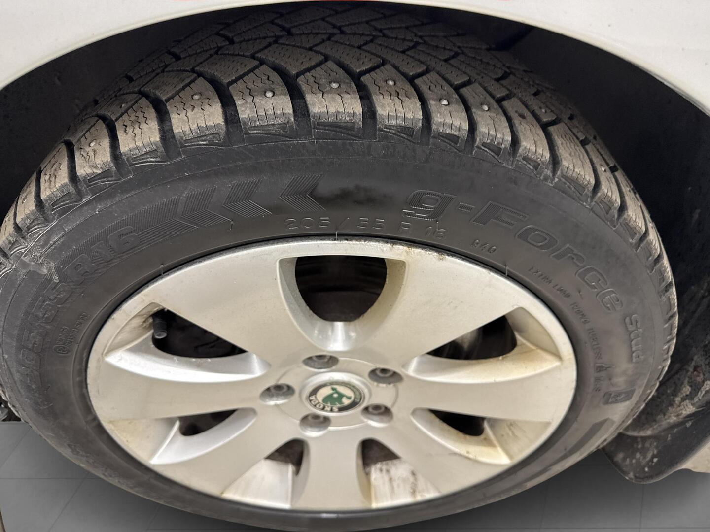 SKODA Superb 2011