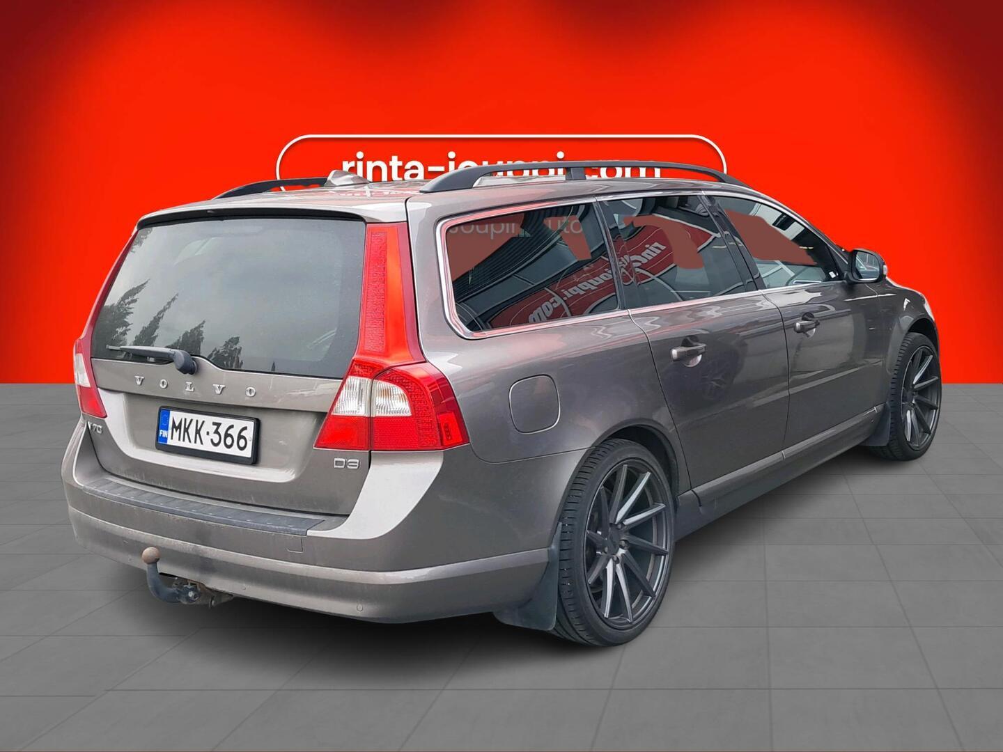 VOLVO V70 2011