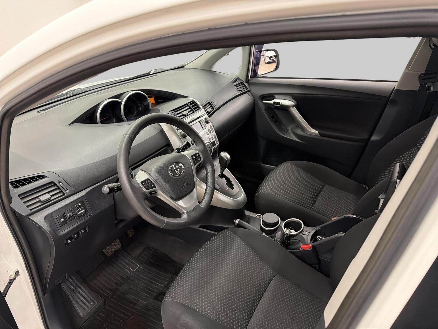 TOYOTA Verso 2011