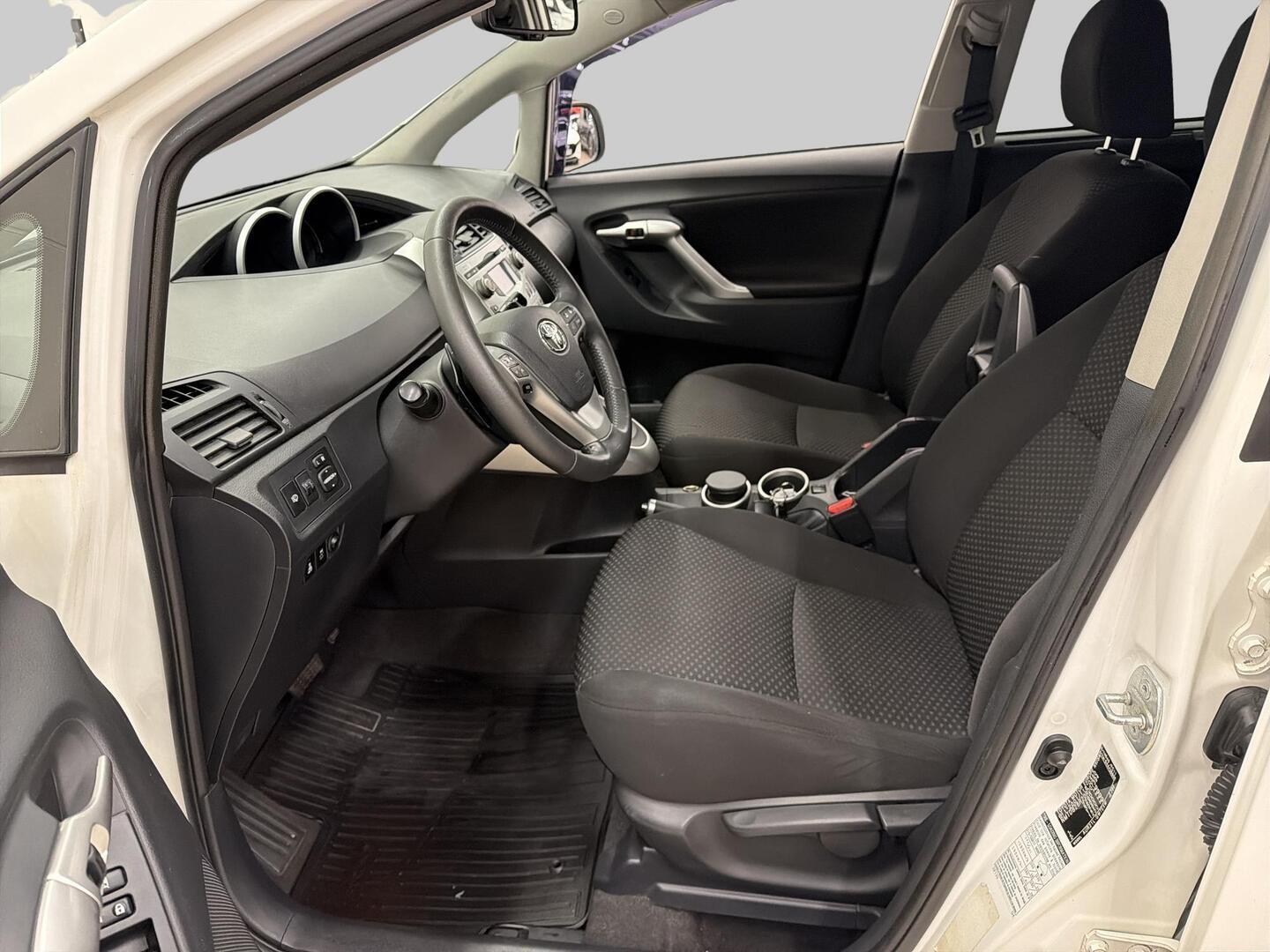 TOYOTA Verso 2011