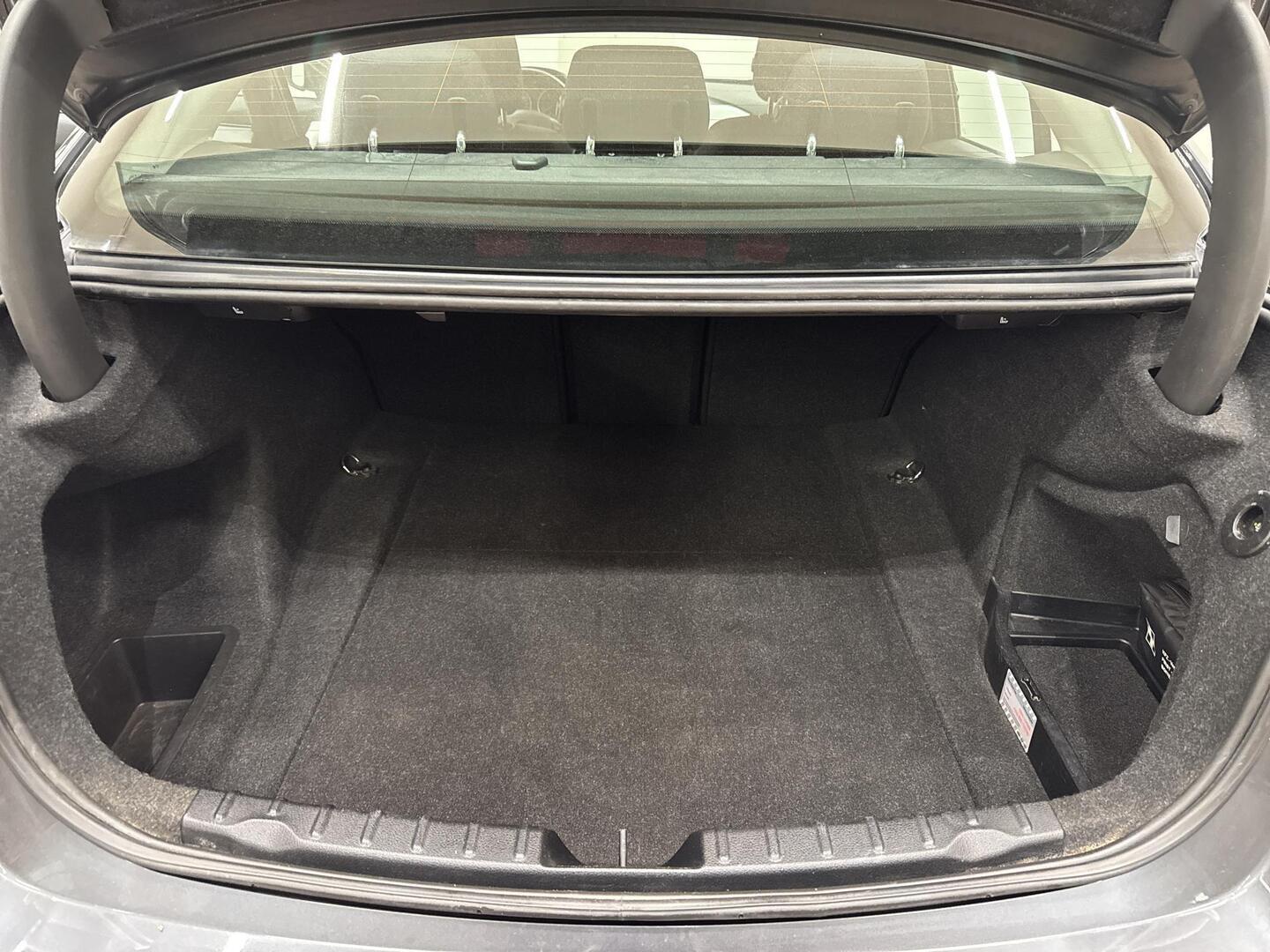 BMW 318 2012