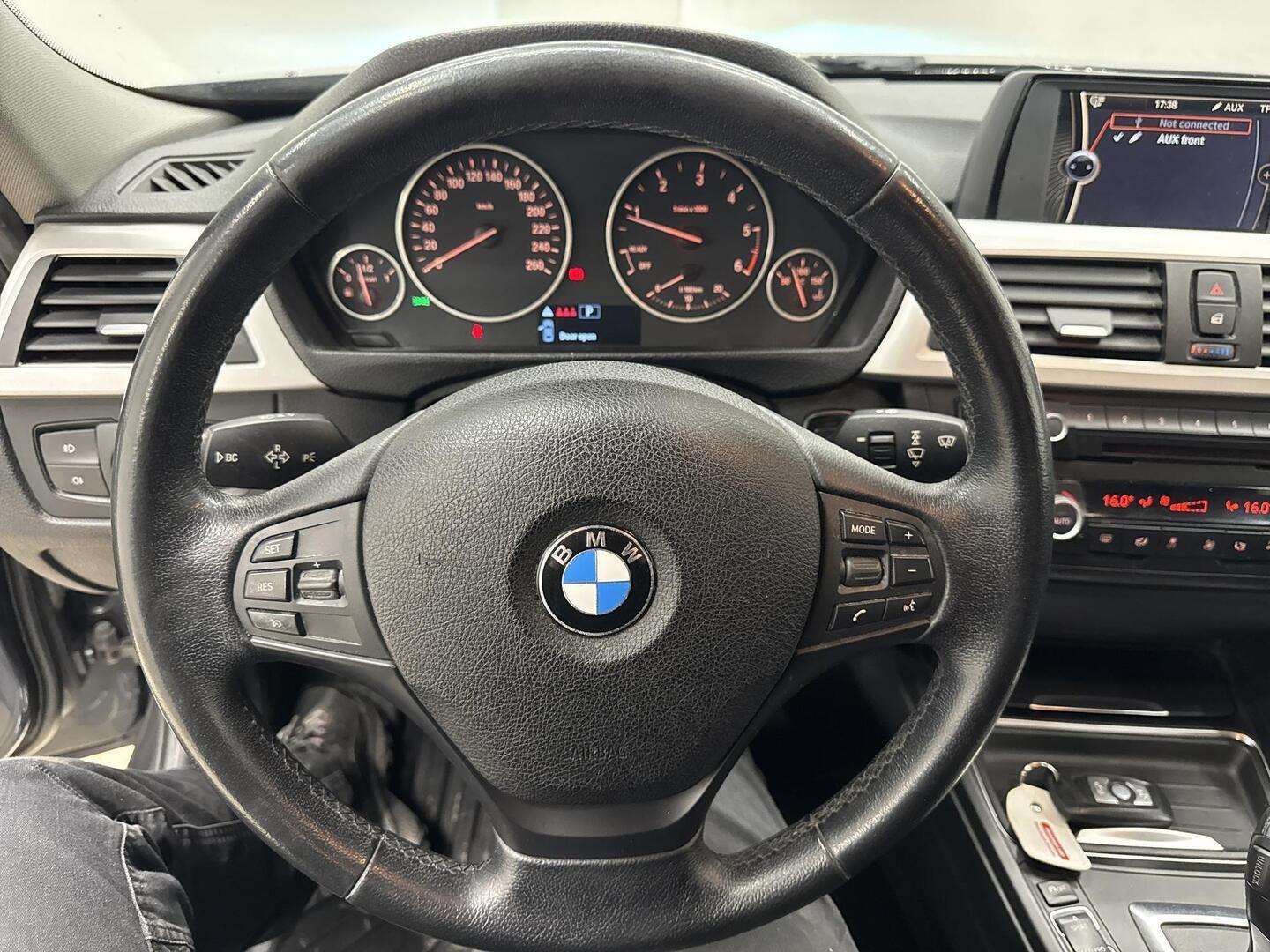 BMW 318 2012