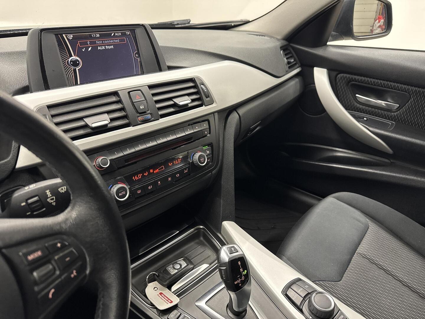 BMW 318 2012