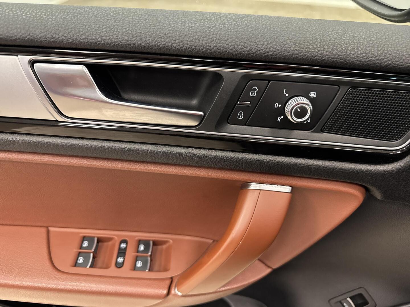 VOLKSWAGEN Touareg 2017