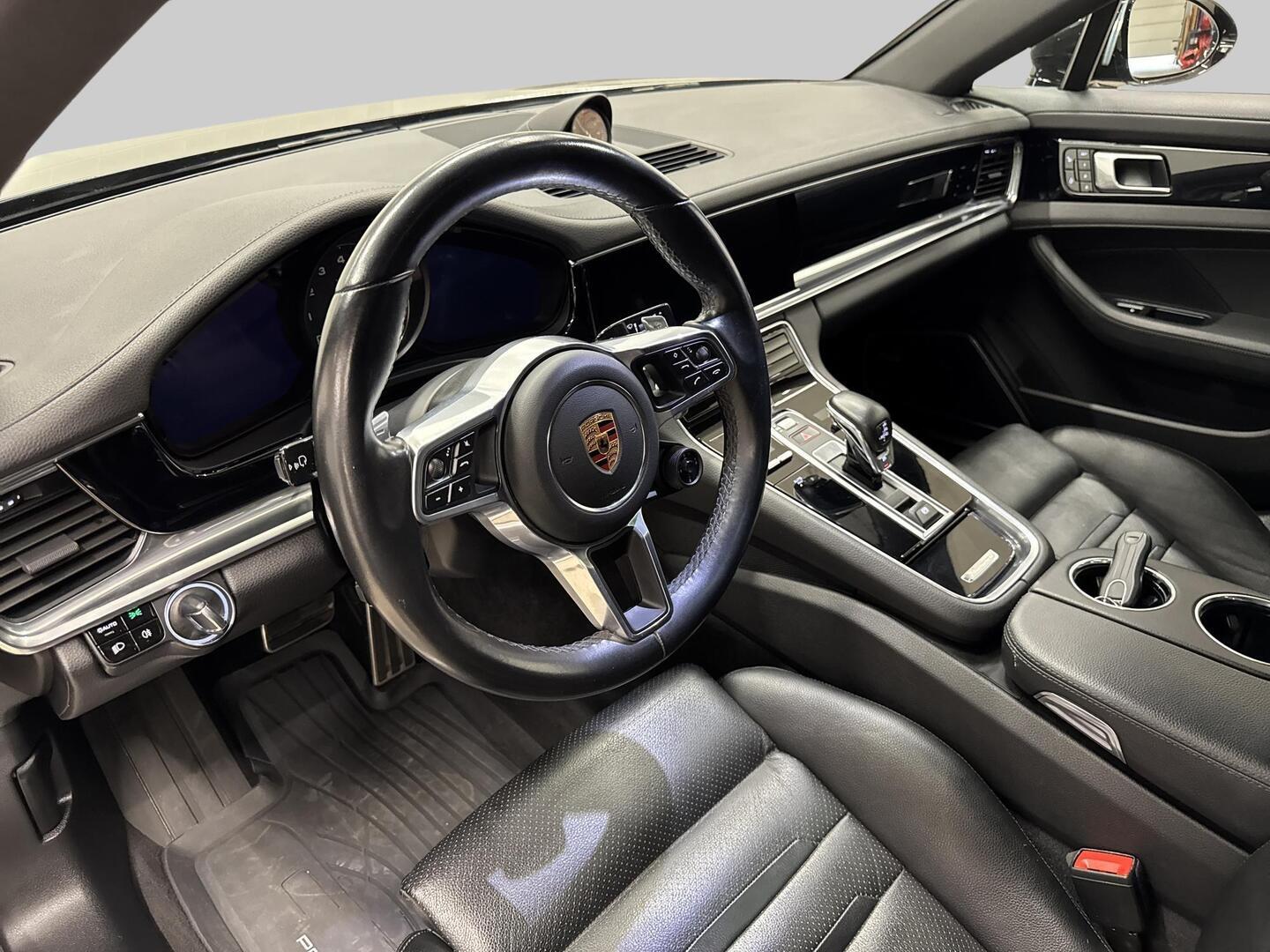 PORSCHE Panamera 2018