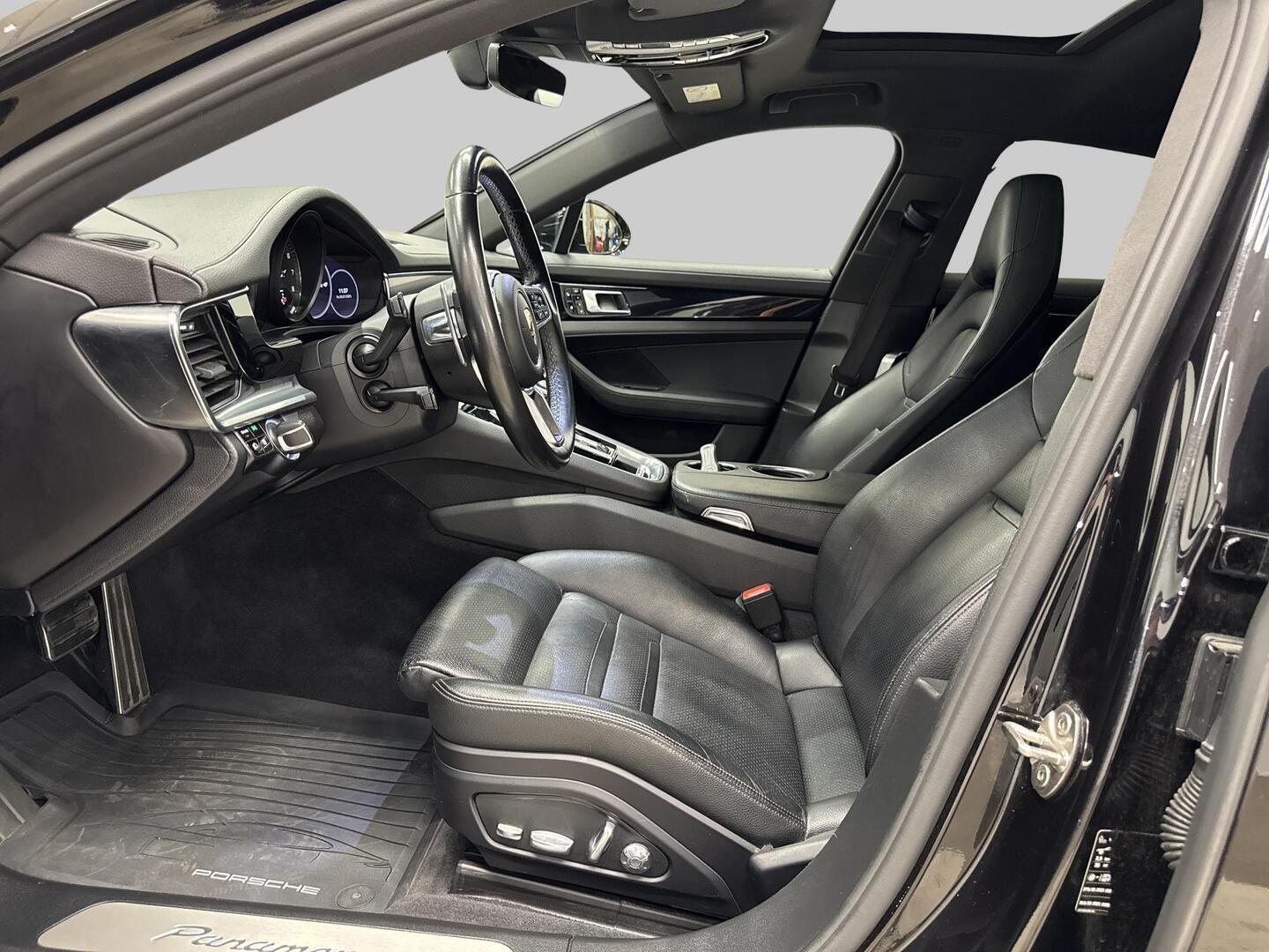 PORSCHE Panamera 2018