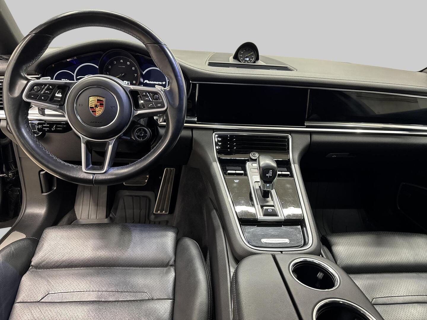 PORSCHE Panamera 2018