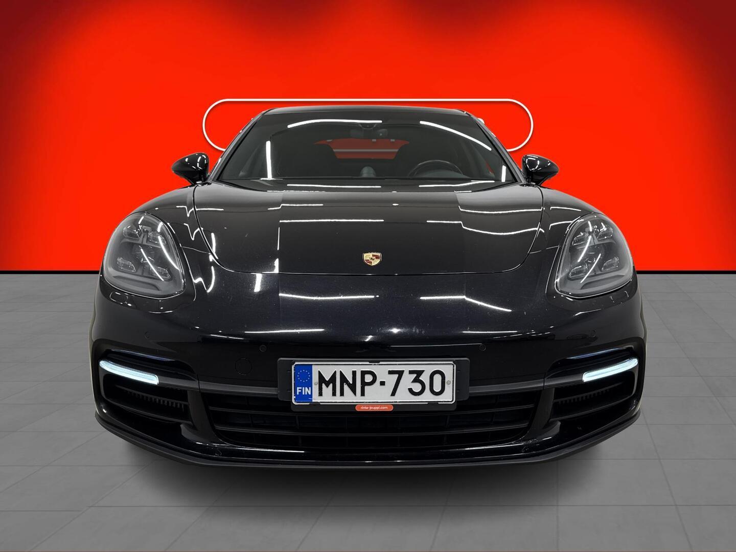 PORSCHE Panamera 2018