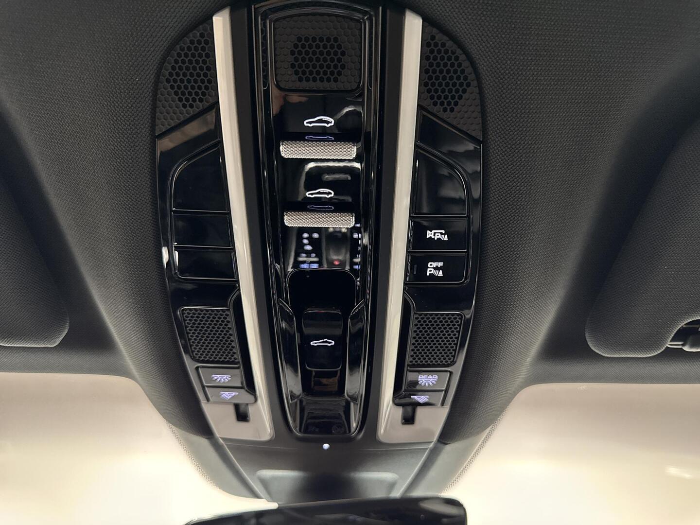 PORSCHE Panamera 2018