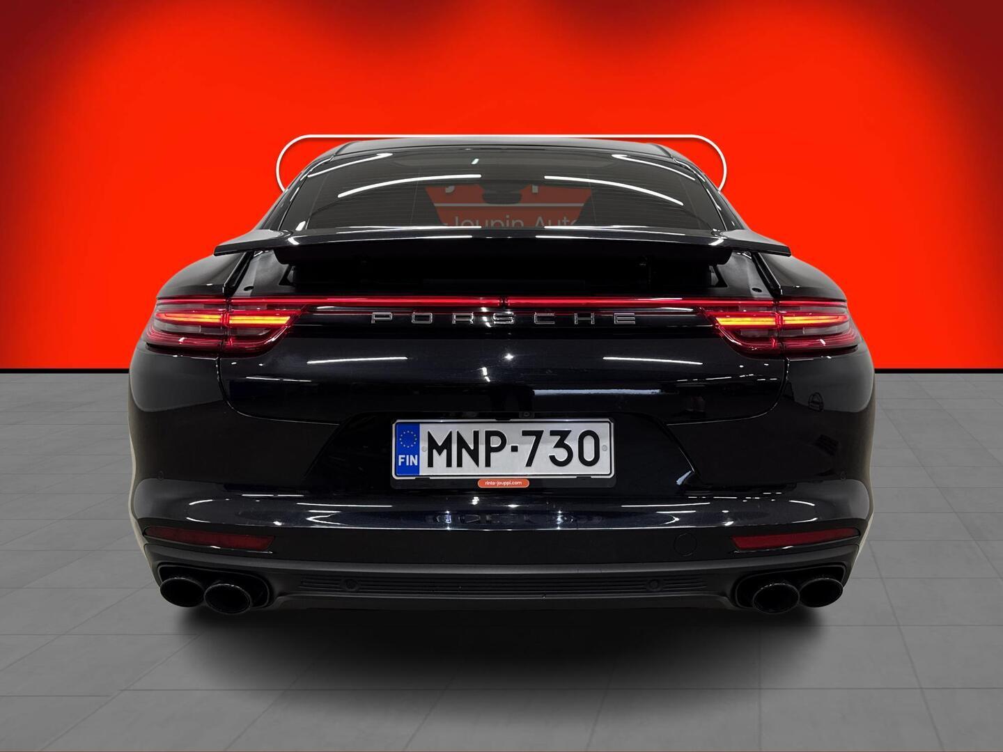 PORSCHE Panamera 2018