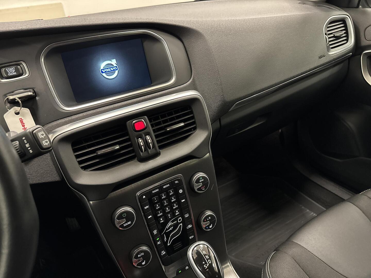 VOLVO V40 2016