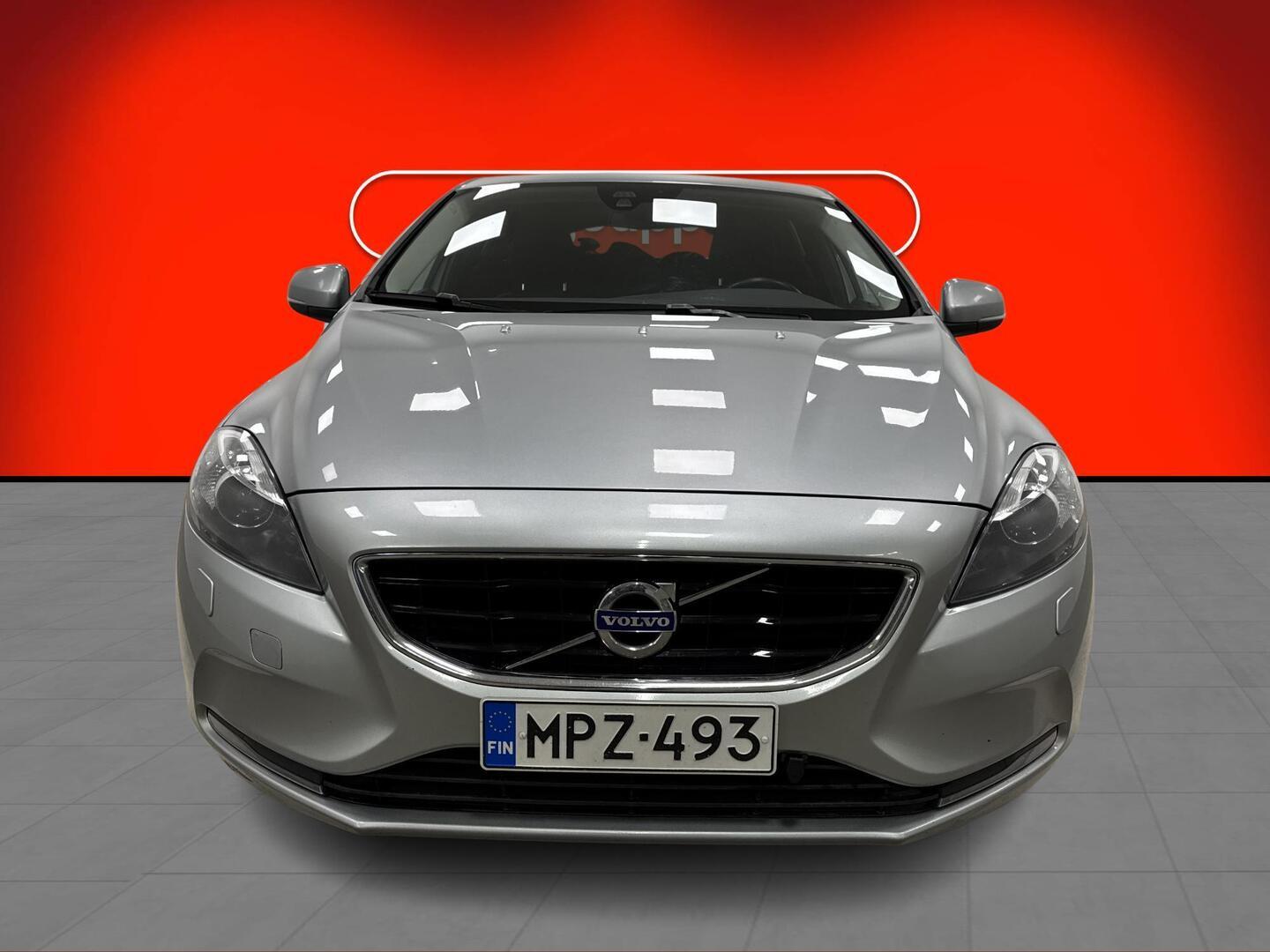 VOLVO V40 2016