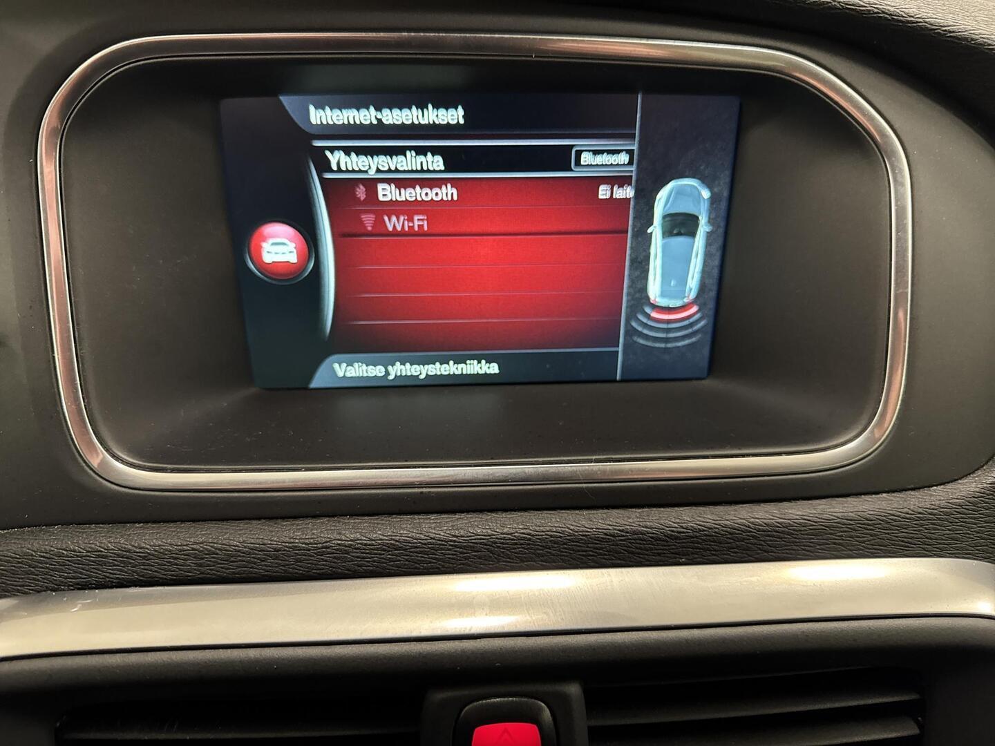 VOLVO V40 2016