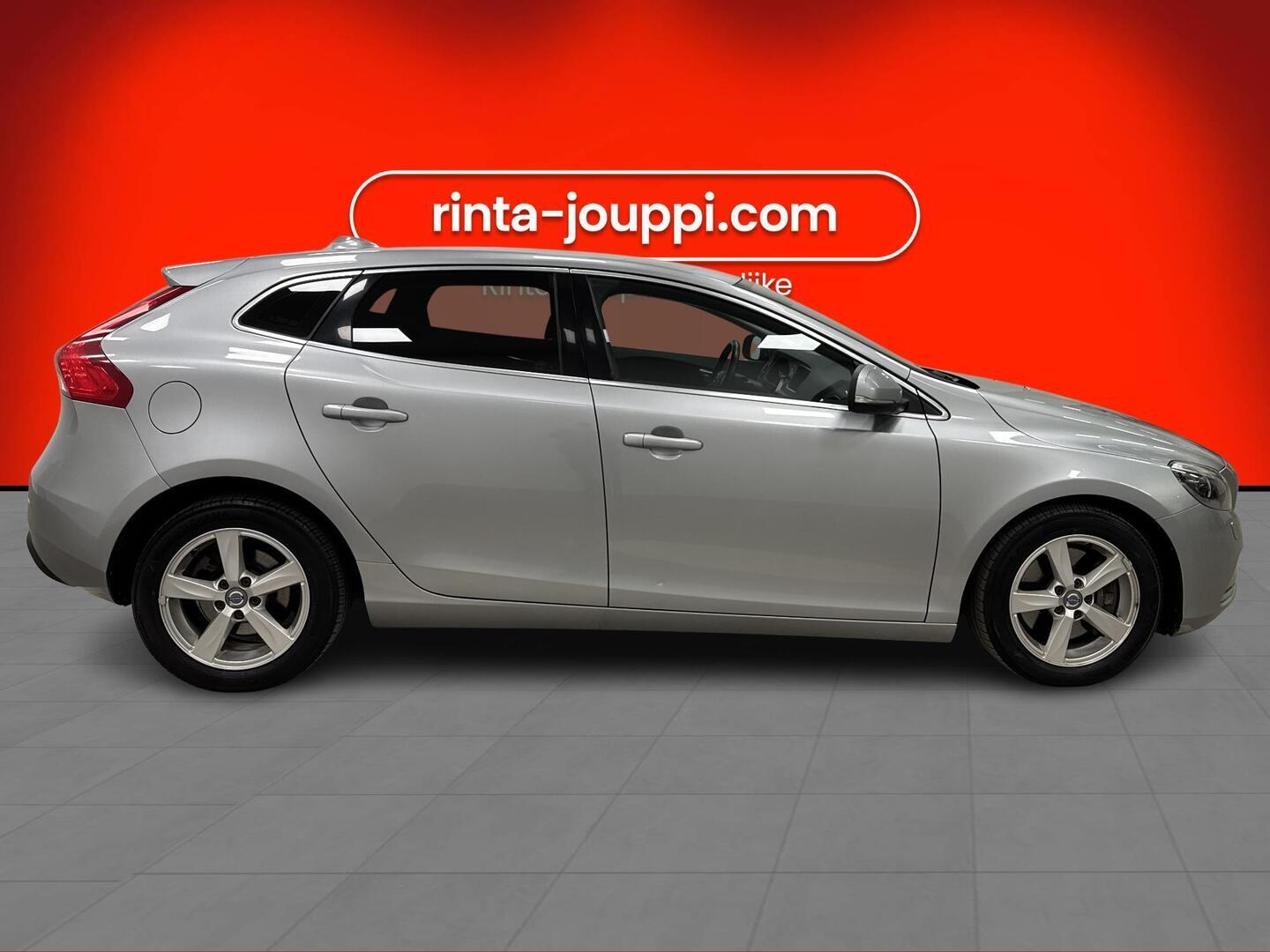 VOLVO V40 2016