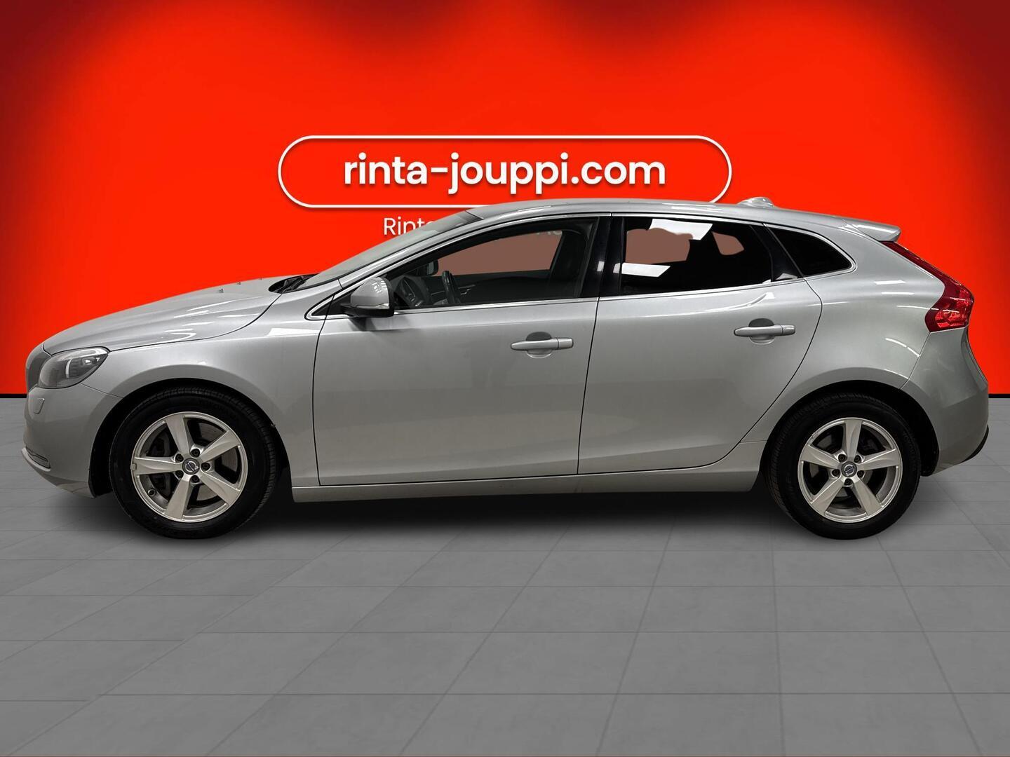 VOLVO V40 2016