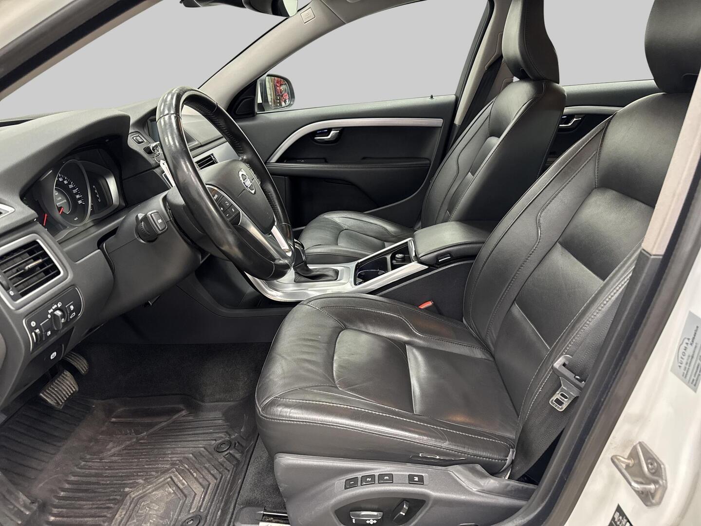 VOLVO V70 2016