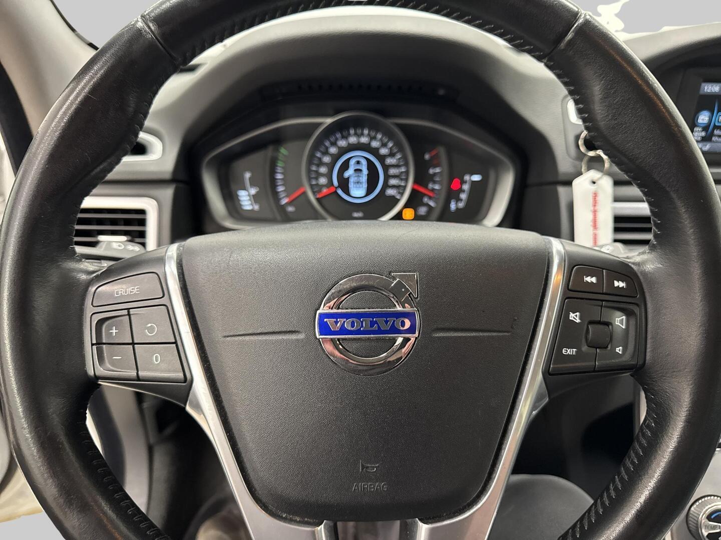 VOLVO V70 2016