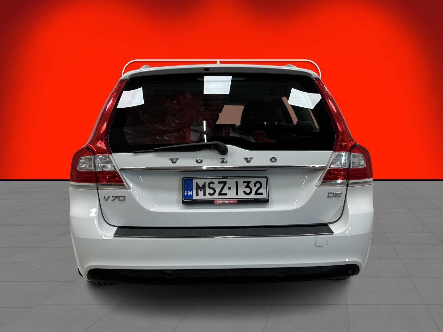 VOLVO V70 2016