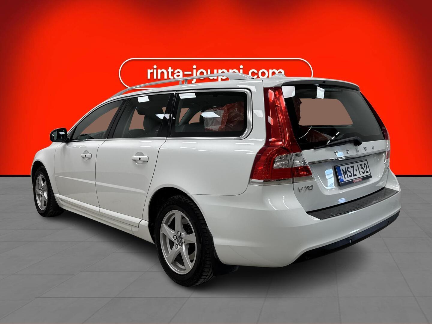 VOLVO V70 2016